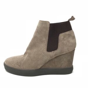 Aquatalia Claire Wedge Suede Ankle Boots Taupe Tan Beige size 9